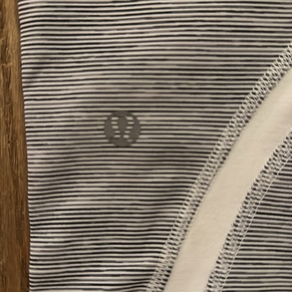 Vintage Lululemon crop leggings - Picture 2 of 5
